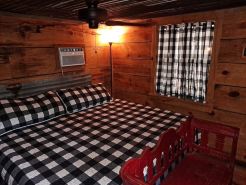 Cozy Cabin in the woods at Bluegill Lake Cabins