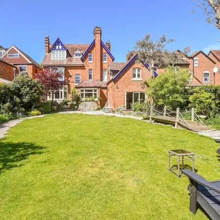 Moseley - House - Sleeps 4 - Parking - Garden Отели рядом с достопримечательностью «Сайрхолл Милл»