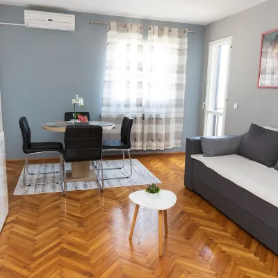أبارتمنتس مارينكو Hotels near شاطئ نوغال (Nugal Beach)