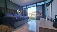 Tranquil Executive Apartment with Lake Views in Cape Town - balcony