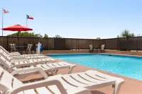 Ramada by Wyndham San Antonio Near SeaWorld/Lackland AFB - Kolam Renang