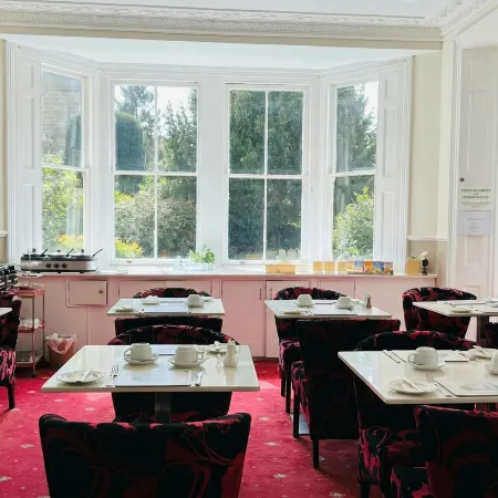 Wentworth House - Free Parking