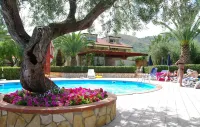 Beautiful Apartment for 5 People in Residence - Pool