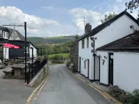 Triangle Inn Coachouse - Wifi