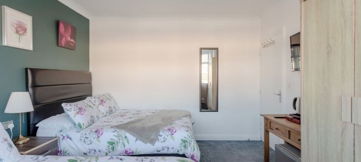 Apple House Wembley - Family Room with Shared Bathroom Các khách sạn ở Barnet