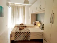 GrandBlue Vista Premier Seafront Apartment - 4-Star