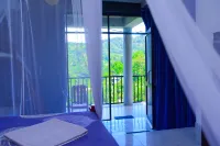 Viewfront Ella - balcony