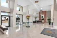 City Oasis! 2Bed-1Bath-1Car-VIEWS - Jacuzzi