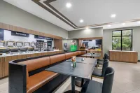Holiday Inn OKLAHOMA CITY AIRPORT by IHG - Airport Shuttle