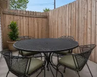 Cozy & Quiet - KING Bed - Full Kitchen - 6 Minutes to Kadlec, 5 miles to PNNL. - 4-Star