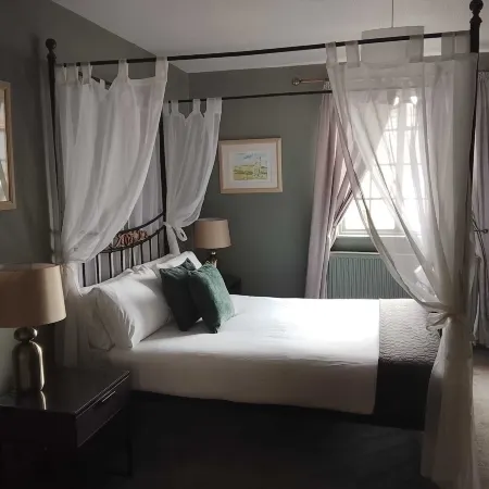 Smugglers Hotel