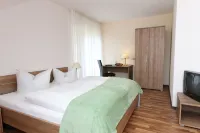 Luckai Hotel & Restaurant Inhaber Dennis Burmann - parking