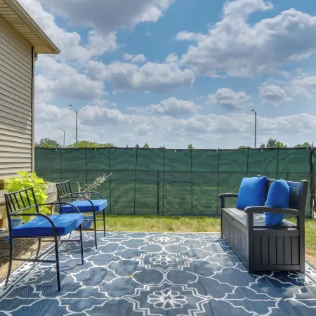 Pet Friendly: 8 Mi to Chicago - Fenced Backyard!