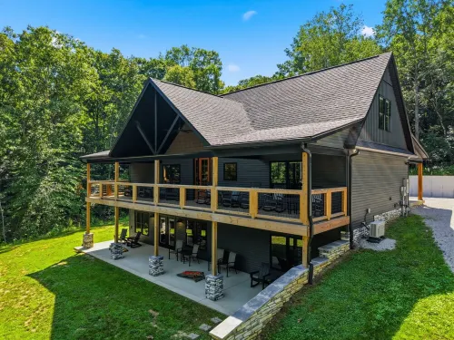Private Nolin Lake Home with FirePit, Ice Maker, Arcade & Electronic Game Table. - 4 estrellas