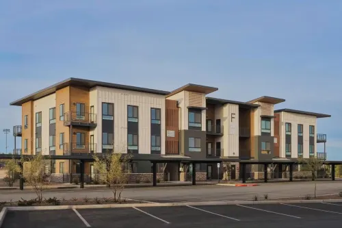 Landing Beautiful 1bd, Courtyard, Clubhouse - 3 stjerner