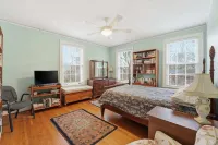 Classic 5BR Davidson Retreat Walk Downtown Pet-friendly -  Privatzimmer