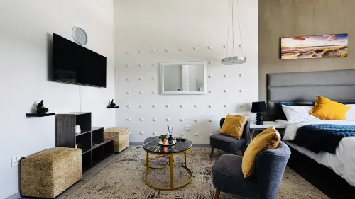Experience Elevated Living in Dainfern's Panorama Suite - โฮมสเตย์