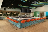 DoubleTree by Hilton Virginia Beach - bar