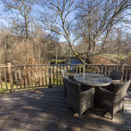 The Crannog Circular Riverside Retreat with Hot Tub キリンのホテル