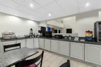Red Roof Plus+ & Suites Atlanta Airport South - Desayuno
