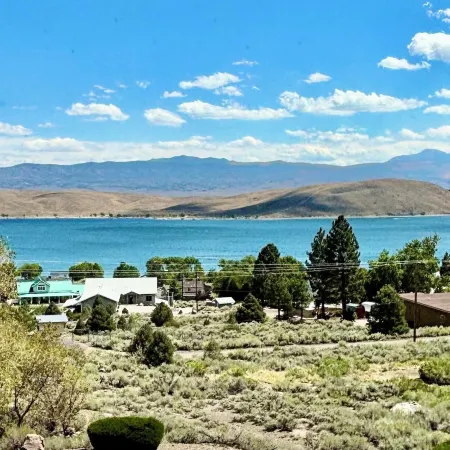 Topaz Lodge