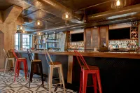 Embassy Suites Rockford Riverfront - Baarit