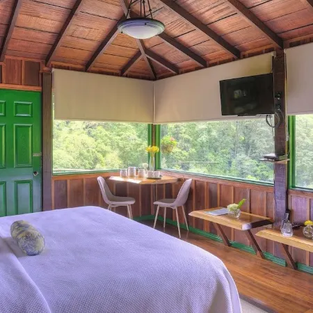 Trogon Lodge