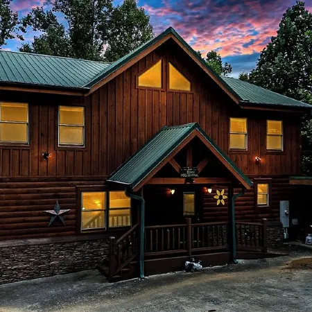 Book Now for Fall! Gated Resort, 6 Master Suites, Hot Tub, Game Room, Theater!
