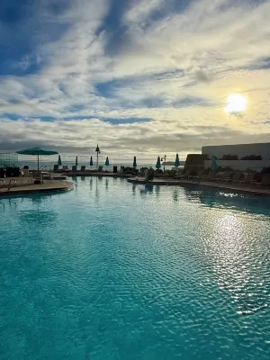 Beach and city views in condo with backyard access to beach and walkable town. - Boutique