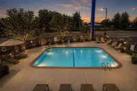 Motel 6 Red Bluff, CA - Pools