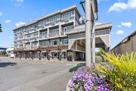 Days Inn by Wyndham Victoria Airport Sidney
