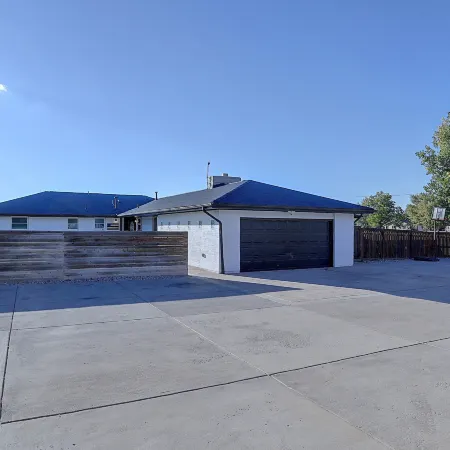 Half-acre Yard, Modern Interior! Aurora Home