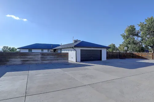 Half-acre Yard, Modern Interior! Aurora Home - 2-Star