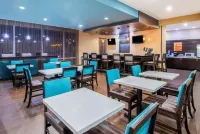 La Quinta Inn & Suites by Wyndham Clinton Historic Route 66 - breakfast