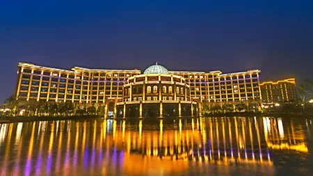 Wyndham Grand Plaza Royale Kaicheng Anji Отели рядом с достопримечательностью «Dusong Pass and Ancient Post Road»