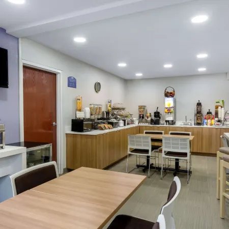 Microtel Inn & Suites by Wyndham Burlington