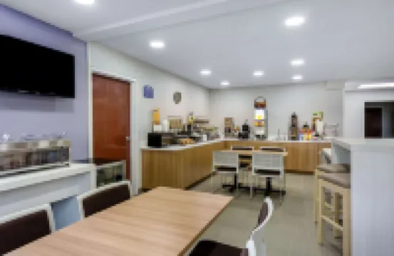 Microtel Inn & Suites by Wyndham Burlington