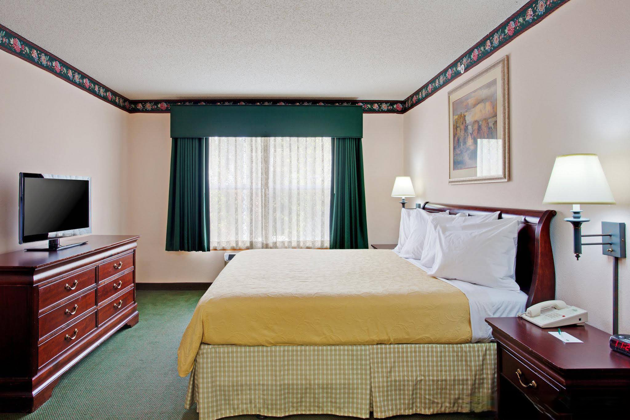 Country Inn & Suites by Radisson, Brooklyn Center, MN