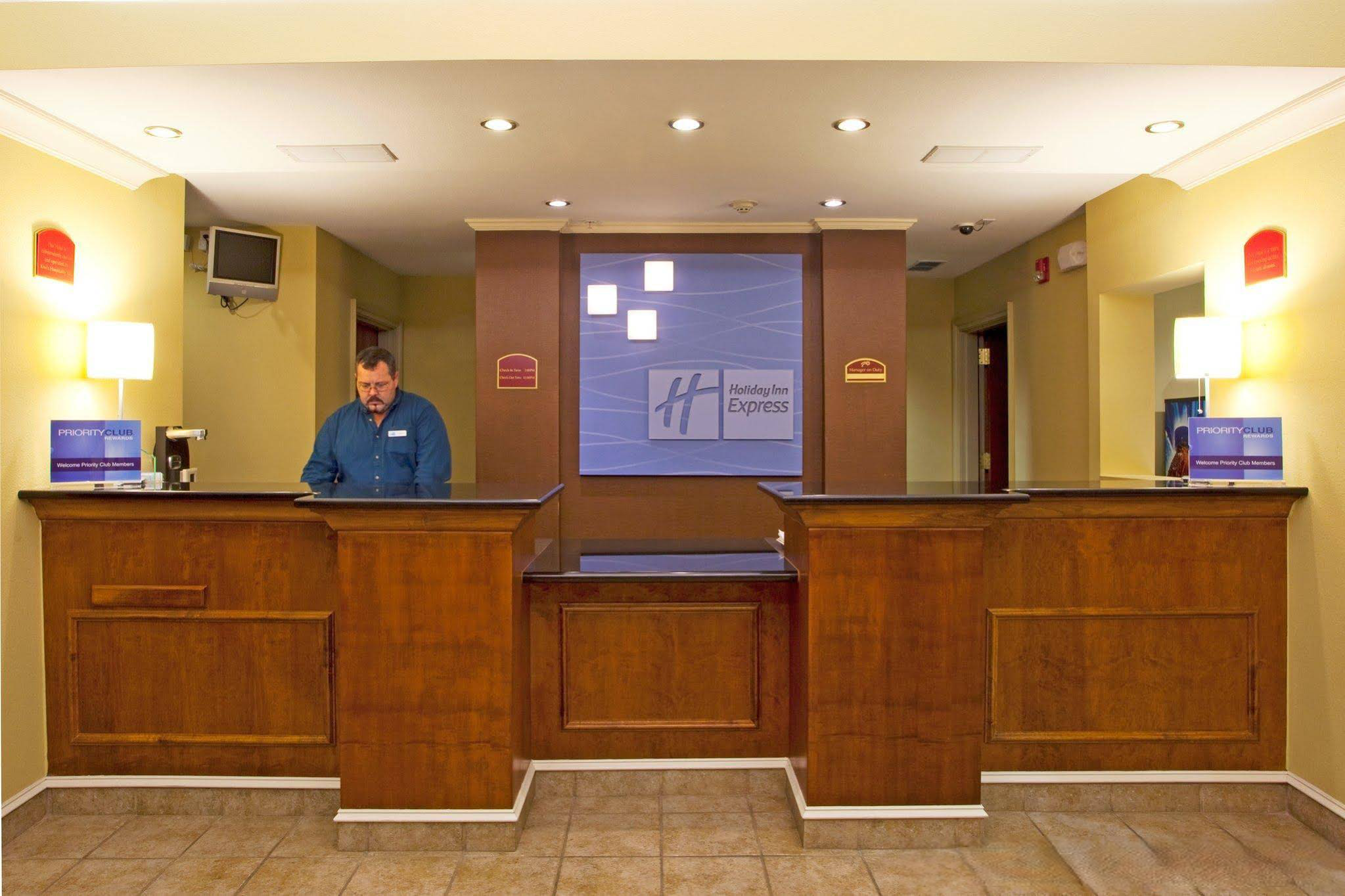 Holiday Inn Express Hotel & Suites Quincy I-10, an Ihg Hotel