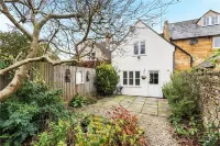 Magnolia Cottage Hotels near Moreton-in-Marsh