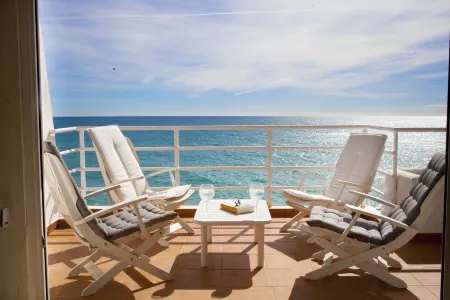 Steps to Sand Pad N/ Barcelona| 3 Room 2 Bath Pkng