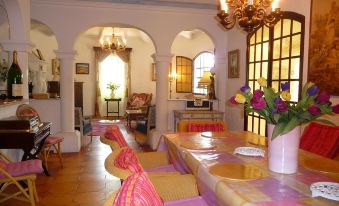 Villa with Pool in Provence -Villa Romantique Sleeps up to 12+4 in Optional Gite