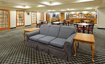 Holiday Inn Express & Suites Lancaster