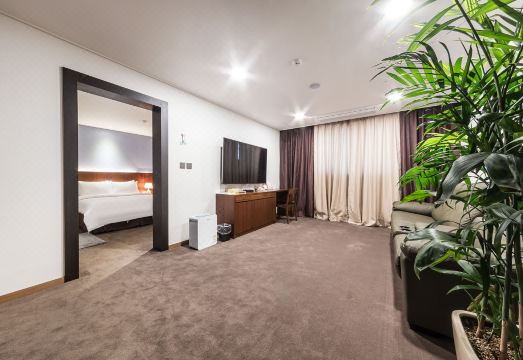 5. 해월관광호텔..