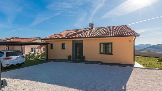 Modern Newly Built Holiday House with Pool and Beautiful Views of Green Istria