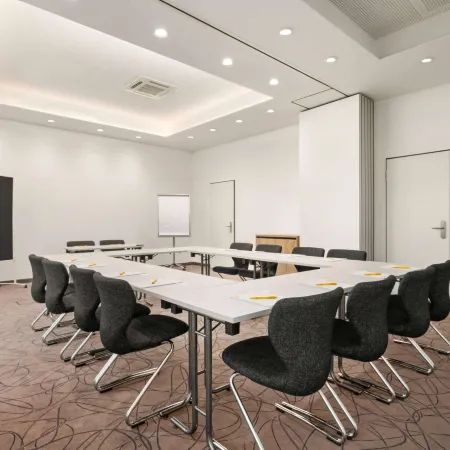 Super 8 by Wyndham Munich City North Отели рядом с достопримечательностью «Станция метро Hasenbergl»