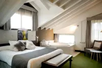 Costa Esmeralda Suites Hôtels à : 