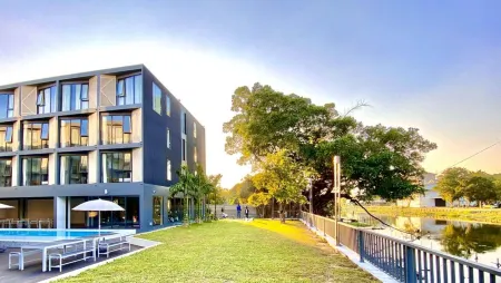 Canalis Suvarnabhumi Airport Hotel Отели рядом с достопримечательностью «KMITL Stadium»