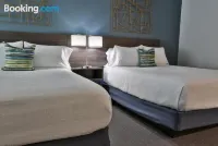 The Chalet - Motels