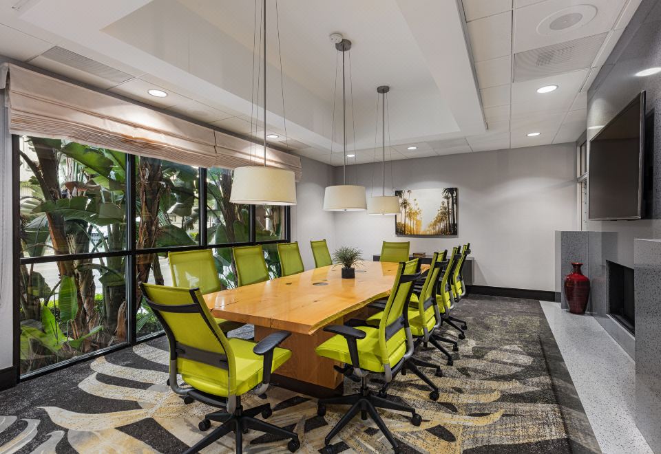 5. 힐튼 가든 인 ..